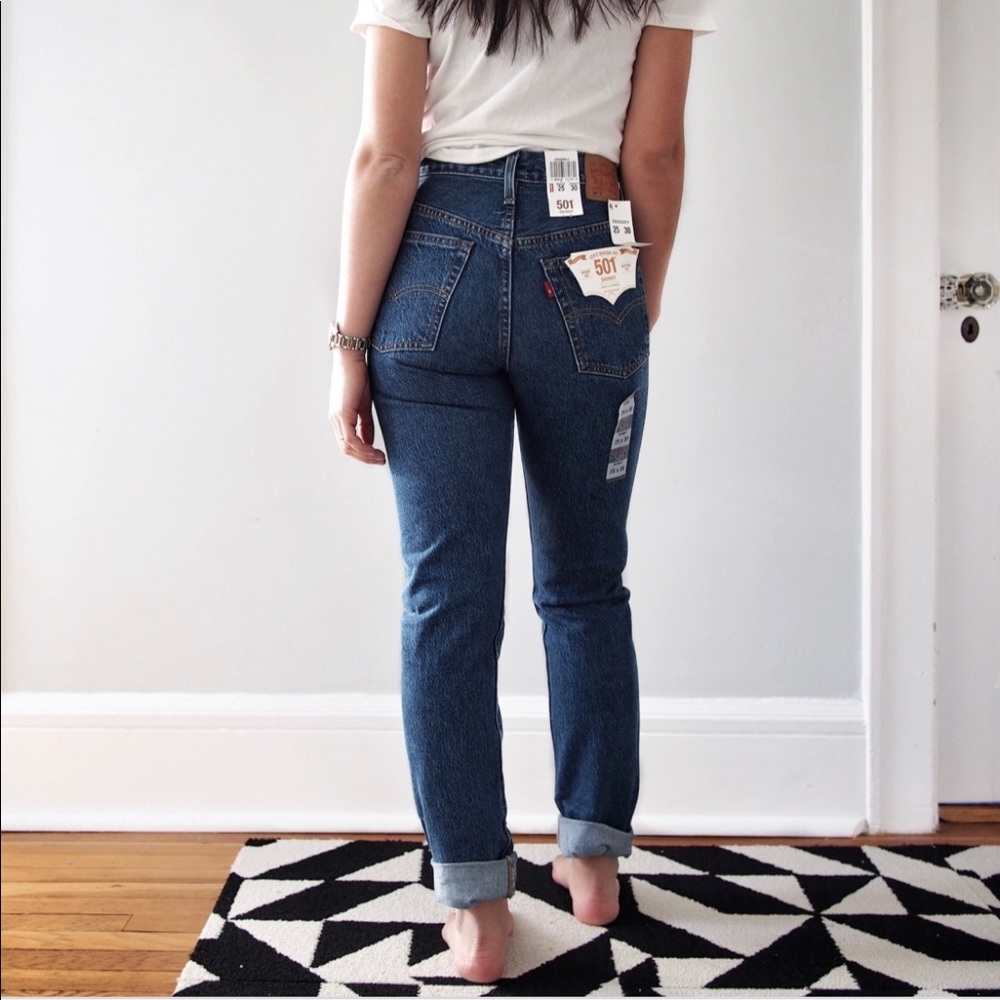 NWT Levi’s 501 distressed mom jeans